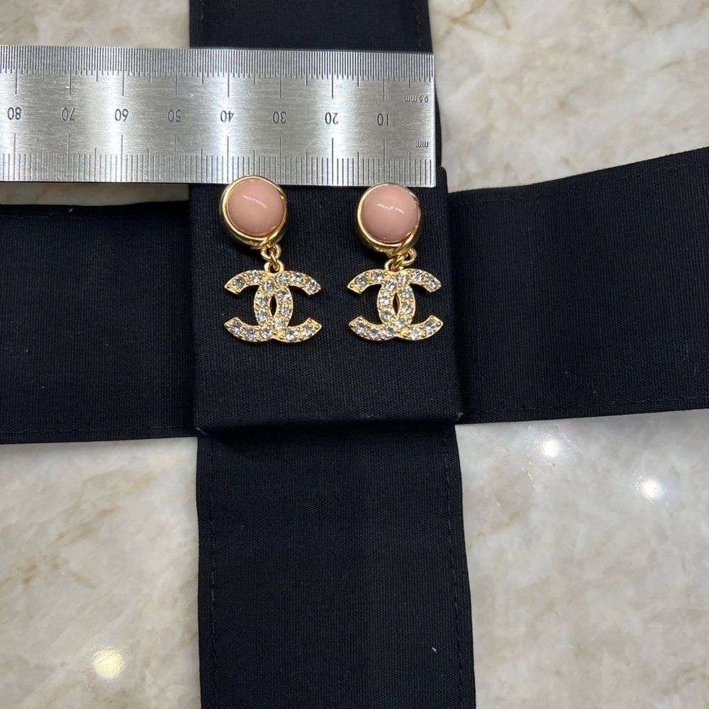 CHANEL 22A CC Logo Gold-tone Dangle Earrings: Pink Pearly W/ Crystals - Picture 5 of 13